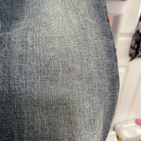 Miss Me Womens Denim JP5701P4 Cuffed Capri, Embroidered/ Distressed, Size 24 - Picture 2 of 8